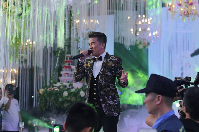 Hữu Công tiết lộ chi 2 tỷ cho đám cưới khủng, rộng 700m2, mời 1000 khách cùng sao hạng A về làng Hữu Công tiết lộ chi 2 tỷ cho đám cưới khủng, rộng 700m2, mời 1000 khách cùng sao hạng A về làng